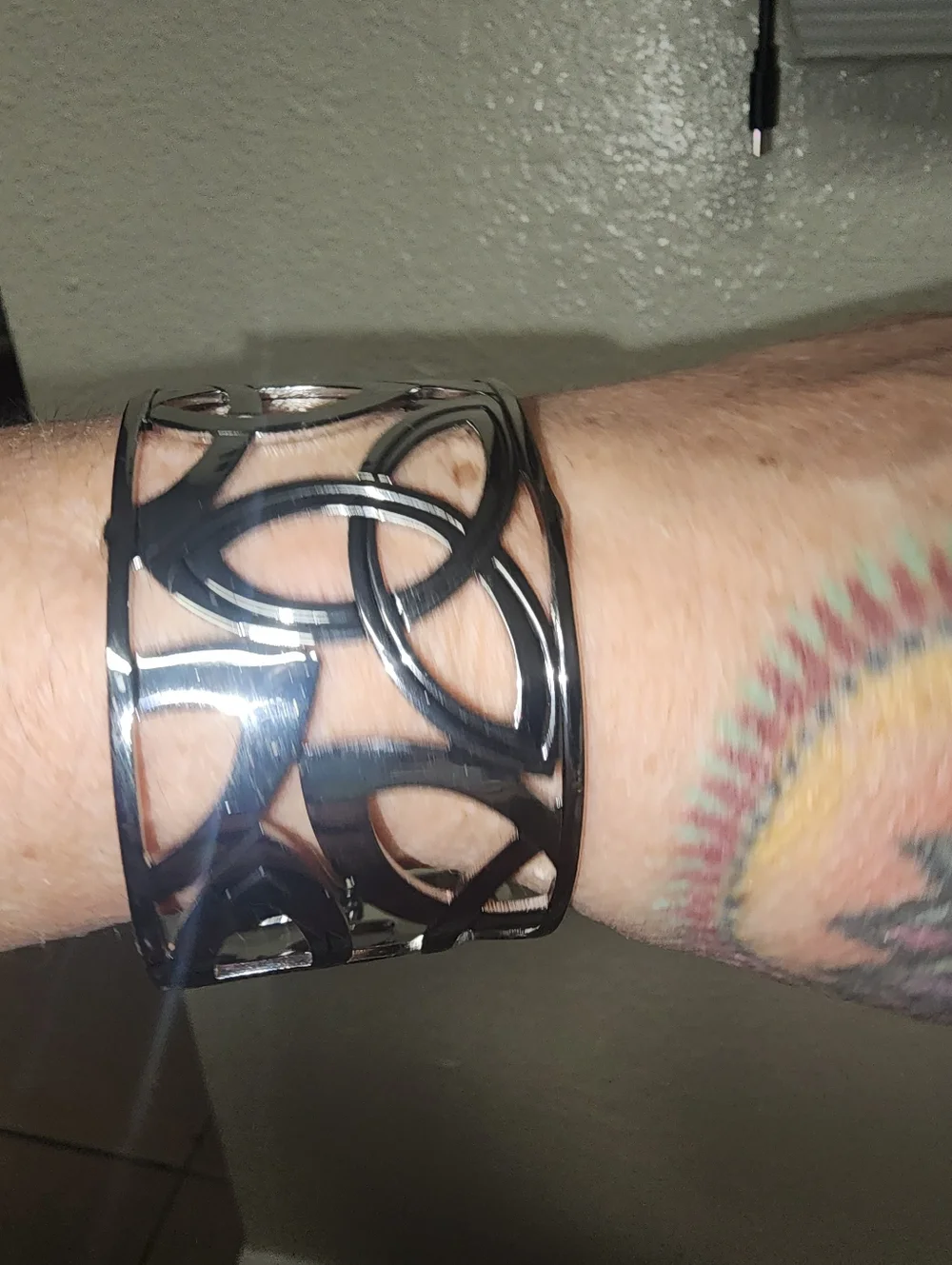 Solvar Green Leather Cutout Metal Cuff Bracelet